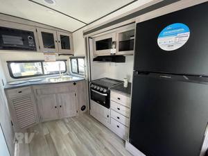 NOUVEAU RV C-O-A-C-H-M-E-N RV NORTHERN S-P-I-R-I-T ULTRA L-I-T-E 2252MD MODÈLE 2023 AVEC HAUTES PERFORMANCES DISPONIBLE À LA VENTE - Product Image 4
