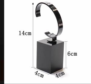 Élevez votre collection de montres Boîte de présentation élégante en acrylique élégante, protectrice et polyvalente pour tous les amateurs de montres - Product Image 2