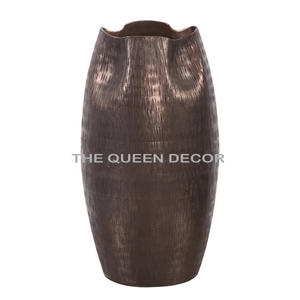 Presentación de elegante florero chapado en oro de forma redonda de metal de aluminio jarrones de calidad superior hechos a mano acento para el hogar - Product Image 2