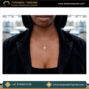 Collar con Colgante de Avión Pequeño con Diamantes Naturales en Oro de 14K, Diseño Único y Moderno, Joyería Personalizada, Regalo para Niños - Product Image 4