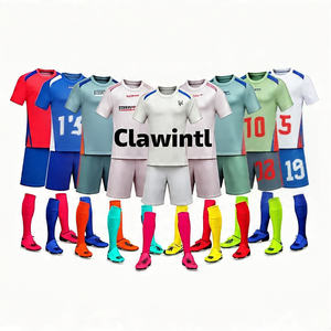 Conjuntos de ropa de fútbol personalizables de alta calidad al por mayor diseñe su propio uniforme de equipo a precio mayorista disponible para la venta - Product Image 3