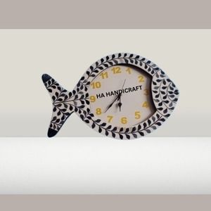 นาฬิกาแขวนผนังหน้าเดียวระบบแอนะล็อกลูกบอลเรซินพร้อมลวดลายปลาและการออกแบบบุคคลสำหรับตกแต่งสำนักงานที่หรูหรา - Product Image 2