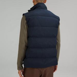 Chaleco acolchado sin mangas con logotipo personalizado para hombre, chaqueta de estilo informal de otoño invierno con capucha impermeable, efecto de burbuja brillante - Product Image 3