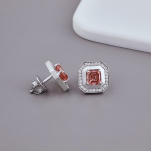 Boucles d'oreilles halo en diamant rose de laboratoire taille Asscher certifiées IGI, en or blanc/jaune/rose 14 carats, avec halo octogonal - Product Image 2