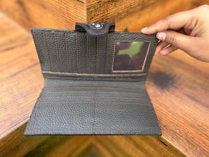 Nuevas carteras plegables de cuero hechas a mano reales, carteras diseñadas para mujeres, billetera elegante única de cuero artesanal de Venta caliente - Product Image 6