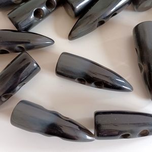 Broches de Cuerno Natural Hechos a Mano, Duraderos y Ecológicos, Cierres Modernos para Abrigos, Hechos en India por SANIYA HANDICRAFT - Product Image 4