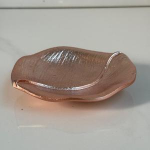 Plat de Service Vintage en Forme de Feuille en Métal Plaqué Cuivre Design Tendance Plat en Aluminium pour Vaisselle Produits de Haute Qualité - Product Image 5