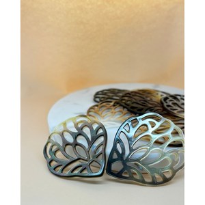 Tapas de cuentas de filigrana con diseño de ala de mariposa, nácar negro - Product Image 2