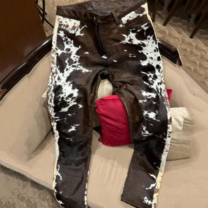 กางเกงหนังแฟชั่นผู้หญิง ดีไซน์เรียบหรู ดูดีมีสไตล์ เหมาะสำหรับใส่ในชีวิตประจำวัน กางเกงหนังเทียมเนื้อนุ่มสำหรับผู้หญิง - Product Image 4