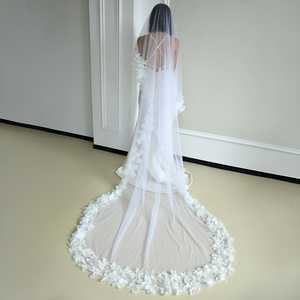 Peigne à cheveux en maille florale Bridella M97-WN1.5 ivoire, fait à la main, style vintage, strass, métal, confortable, maintien sécurisé, pour mariage et fête - Product Image 3