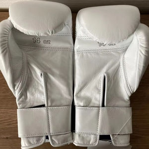 Gants de boxe MMA en cuir de conception OEM, support de poignet à boucles et crochets, imperméables, évacuant l'humidité, doigts complets, légers, pour l'entraînement - Product Image 2