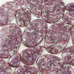 พลอยเลพิโดไลต์ธรรมชาติทรงหลังเบี้ยรูปทรงและขนาดต่างๆ สำหรับทำเครื่องประดับเพื่อสุขภาพ มีราคาขายส่ง - Product Image 1