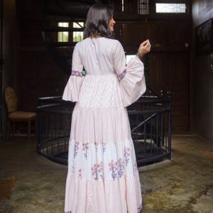 อินเดียพิมพ์ขายส่งเสื้อผ้าสำหรับผู้หญิงแขนยาวแฟชั่นคอวีวันหยุดชั้นความยาวชุดแม็กซี่ - Product Image 5