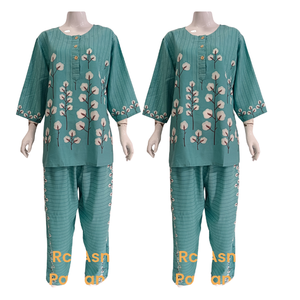 Conjunto de pijama de rayón con patrón floral para mujer, de manga larga Top, pantalones hasta la rodilla para uso diario en el hogar en la temporada de verano, venta al por mayor - Product Image 5