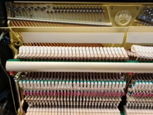 Piano Vertical Yamaha U100 de 88 Teclas con Teclado Contrapesado de Madera Sólida, Estilo Clásico, Montaje en Suelo, Instrumento Profesional U1 U2 - Product Image 2