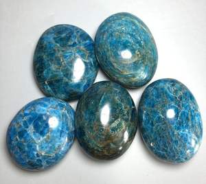 Pierre de paume en apatite polie de style mascotte Feng Shui européenne, faite à la main, de haute qualité, artisanat en agate semi-précieuse naturelle - Product Image 3