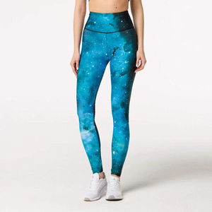 Venta al por mayor de mallas de gimnasio de cintura alta personalizadas pantalones de yoga suaves para las mujeres con cintura elástica de color sólido diseño simple - Product Image 2