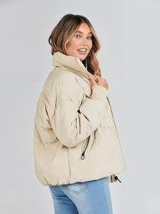 Blouson matelassé personnalisé ODM le plus populaire pour femme, hiver, léger, à bouton unique, à carreaux, brut et respirant - Product Image 4