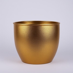 Pot de tuyau décoratif antique en laiton doré fait à la main rustique parfaitement conçu pour un style de jardin saisonnier élégant - Product Image 5