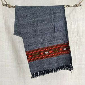 Chal Kulu de Lana Marina con Diseño Étnico, Bufanda de Estilo Étnico - Product Image 1