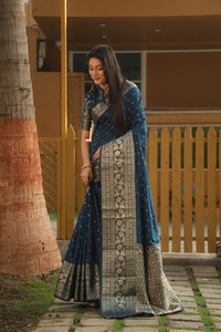 Vêtements indiens et pakistanais faits à la main Bandhej Kanjivaram Saree en soie brodé Saree à prix abordable - Product Image 6