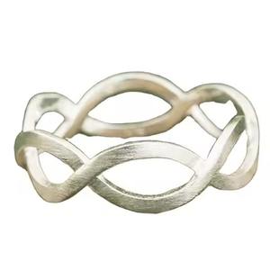 Anneaux de serviette en argent à motif en zigzag, décorations de mariage, anneaux de serviette, décoration de table de mariage - Product Image 1