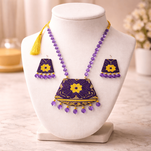 Ensemble de collier en soie Muga violette fait main avec pendentif à motif floral, style ethnique élégant, bijoux de mariée raffinés pour les mariages - Product Image 3