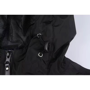 Suministro directo de fábrica Chaqueta de lluvia de lona impermeable con capucha para hombre al por mayor personalizable - Product Image 4