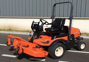 Compre la Podadora Comercial Kubota F2890E con Tracción en 2 Ruedas, Motor Diésel y Plataforma Fabricada de 60 Pulgadas para Jardinería a Gran Escala - Product Image 2