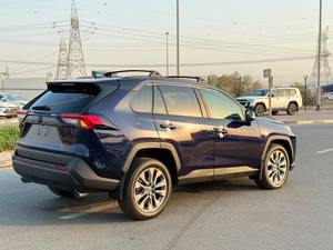 Toyota RAV4 XLE Premium Hybrid 2025 Usata, SUV 2.5L E-CVT 2WD Edizione Elite, Tetto Panoramico, Sedili in Pelle, Basso Chilometraggio - Product Image 6