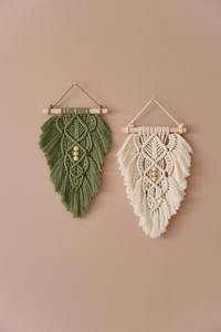 Tapiz de Macramé Decorativo con Hojas y Detalles de Cuentas para una Decoración Acogedora y un Estilo de Pared Contemporáneo de la India - Product Image 3