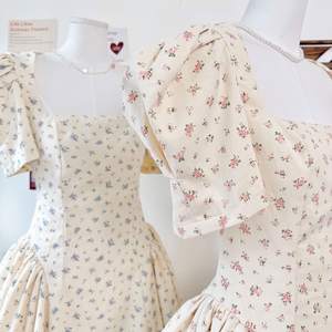 Robe courte élégante à imprimé floral et dos smocké pour femme, robe d'été décontractée - Product Image 4