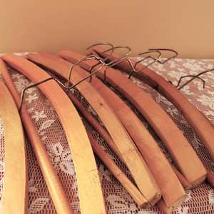 Cintre en bois fournisseur cintre en bois en gros Alibaba cintre en bois cintre en bois personnalisé cintre en bois usine en vrac en bois - Product Image 5