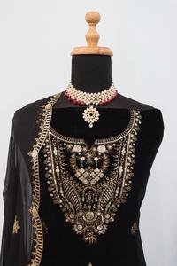 Costume en velours fantaisie de créateur pour femmes en velours pur avec broderie séquentielle incluant le cou et la tenue de fête élégante Daman - Product Image 6