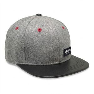 Casquette Snapback Grise Texturée Personnalisée avec Visière Noire Plate, Séchage Rapide, Imperméable, Logo Brodé, pour le Golf et les Sports d'Été - Product Image 2