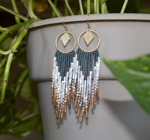 Pendientes de aro de cuentas doradas, pendientes de flecos de cuentas, pendientes de cuentas de semillas - Product Image 1