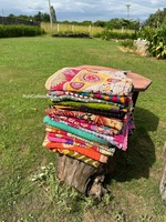 Vente en gros de couette Kantha indienne réversible vintage tissu en coton fait à la main recyclé pour un usage domestique motif imprimé d'hôtel hiver