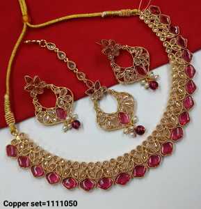 ENSEMBLE DE BIJOUX INDIENS TRADITIONNELS ET À LA MODE EN CUIVRE ENSEMBLE DE BIJOUX DE MARIAGE POUR FEMMES BOUCLES D'OREILLES ET COLLIER - Product Image 3