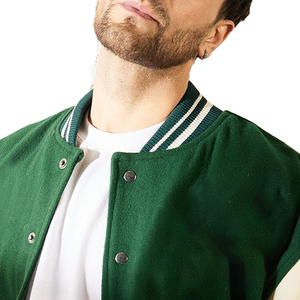 Blouson universitaire vert matelassé pour homme 2026 avec logo personnalisé brodé et en chenille – Hiver - Product Image 3