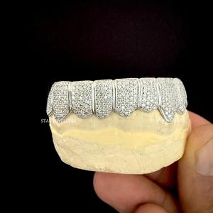 STAR JEWELLERY Christian 925 Sterling Silver Brilliant Cut VVS VS Moissanite Classic Iced Unisex Grillz dentaire pour un usage quotidien - Product Image 5