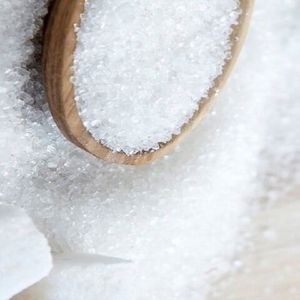 Vente en gros de sucre de canne raffiné blanc pur ICUMSA 45 emballé dans des sacs en vrac - Product Image 3