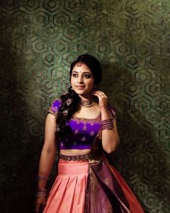 ผ้าไหม Banarasi แบบพรีเมี่ยมสำหรับใส่ไปงานเลี้ยงดูสง่าสไตล์อินเดียใส่ในราคาที่เหมาะสมกับเสื้อเบลาส์พร้อมด้วยผ้าไหม Banarashi Duppta - Product Image 3