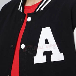 Chaqueta universitaria de corte clásico para hombre con botones a presión y mangas de contraste Chaqueta universitaria con logotipo bordado personalizado para hombre - Product Image 6