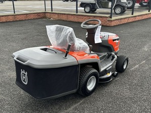 Débroussailleuse Husqvarna TC 114 2022 pas chère, 139cc, 4 lames, largeur de coupe personnalisée en métal, allumage à transistor - Product Image 6