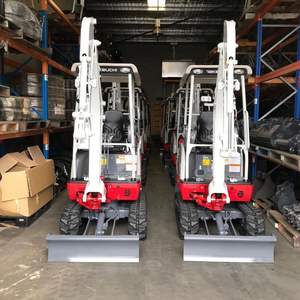 Excavatrice compacte sur chenilles Takeuchi TB320 2024, moteur diesel Yanmar 24,4 ch, 3 tonnes, fabrication japonaise, système de pompe hydraulique durable. - Product Image 6