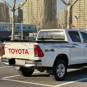 Toyota Hilux 2019 Usada, Diésel, Automática, Volante a la Izquierda, Camioneta con Neumáticos R17, Cámara Trasera, Portaequipajes Metálico, Asientos de Tela - Product Image 4