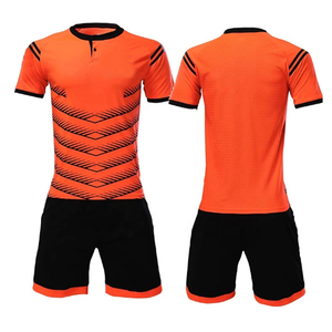 Uniforme de football à sublimation pour hommes 2024 nouveau design et logo personnalisables et confortables 100% polyester toutes saisons - Product Image 1