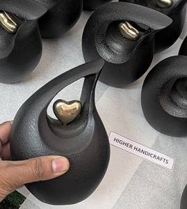 โกศบรรจุอัฐิรูปหยดน้ำสีดำ ลายสลัก รูปหัวใจ ดีไซน์หยดน้ำ ขนาดสั่งทำ โกศศพ ขายส่ง - Product Image 4