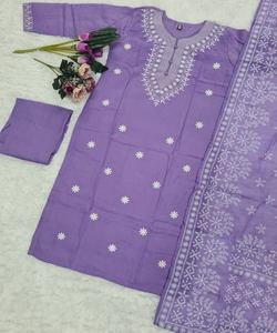 Festival floral imprimé porter Salwar Kameez avec des motifs géométriques et un miroir pour le plaisir à la mode. - Product Image 5