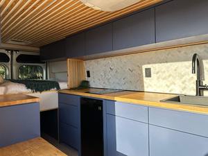 LUXURY RIDE 2024 R A M Promaster Cargo 3500 Conversión a Camper con Techo Alto Extendido, Motor V6, Paquete de Conveniencia - Product Image 4